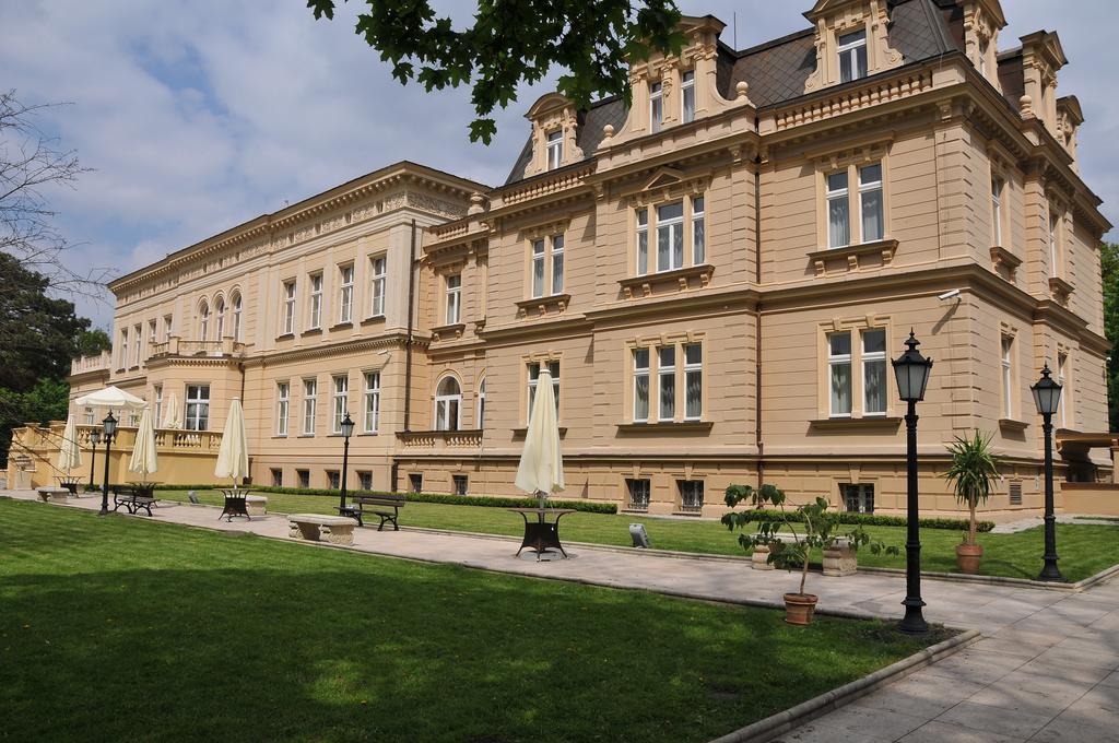 Zespol Palacowo-Parkowy W Ostromecku Ostromecko Exterior photo
